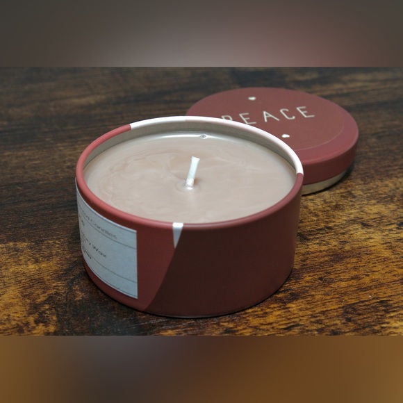 Fireplace Coconut Luxury Wax Scented Candle Essential Oils Hand Poured 4 oz - Picture 3 of 3